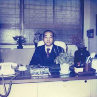 創設者・前理事長　山本 勝彦